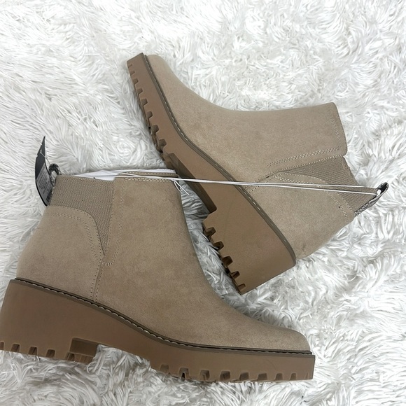 NWT Women's Taci Ankle Boots - Universal Thread Light Taupe Size 11 - Picture 1 of 8